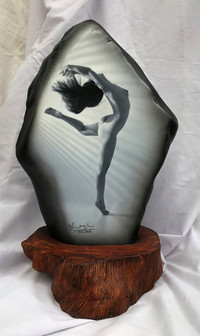 [Ảnh] Độc đáo loạt tranh khỏa thân của Thái Phiên in lên đá