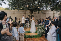 Chồng cũ Hồng Nhung lấy vợ mới, cận cảnh đôi 