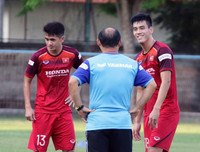 [ẢNH] Trải nghiệm tắc đường, thầy trò Park Hang-seo vẫn hứng khởi tập buổi đầu tại Indonesia