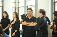 Nghệ sĩ xúc động rơi nước mắt tiễn đưa NSƯT Hoàng Yến