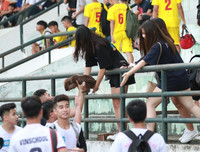 [ẢNH] Những khoảnh khắc độc đáo và đáng yêu ở giải bóng đá học sinh Hà Nội