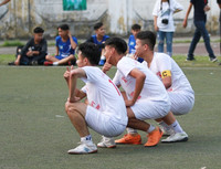 [ẢNH] Những khoảnh khắc độc đáo và đáng yêu ở giải bóng đá học sinh Hà Nội