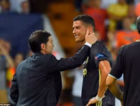 [ẢNH] Hài hước hình ảnh Ronaldo nức nở khóc như trẻ con khi nhận thẻ đỏ