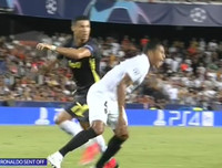 [ẢNH] Hài hước hình ảnh Ronaldo nức nở khóc như trẻ con khi nhận thẻ đỏ