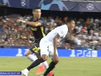 [ẢNH] Hài hước hình ảnh Ronaldo nức nở khóc như trẻ con khi nhận thẻ đỏ