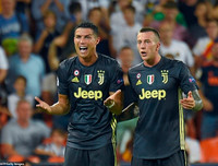 [ẢNH] Hài hước hình ảnh Ronaldo nức nở khóc như trẻ con khi nhận thẻ đỏ