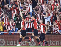 [ẢNH] Tân binh Barca ôm mặt thất vọng khi thua đau trận mở màn La Liga