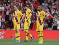 [ẢNH] Tân binh Barca ôm mặt thất vọng khi thua đau trận mở màn La Liga