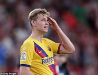 [ẢNH] Tân binh Barca ôm mặt thất vọng khi thua đau trận mở màn La Liga