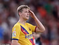 [ẢNH] Tân binh Barca ôm mặt thất vọng khi thua đau trận mở màn La Liga