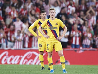 [ẢNH] Tân binh Barca ôm mặt thất vọng khi thua đau trận mở màn La Liga