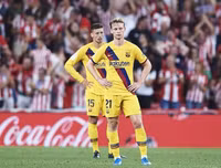 [ẢNH] Tân binh Barca ôm mặt thất vọng khi thua đau trận mở màn La Liga