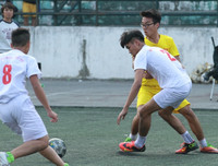 [ẢNH] Cầu thủ THPT Kim Liên bật khóc sau trận thua trước trường Vân Tảo