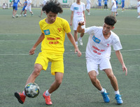 [ẢNH] Cầu thủ THPT Kim Liên bật khóc sau trận thua trước trường Vân Tảo