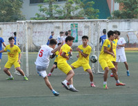 [ẢNH] Cầu thủ THPT Kim Liên bật khóc sau trận thua trước trường Vân Tảo