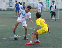 [ẢNH] Cầu thủ THPT Kim Liên bật khóc sau trận thua trước trường Vân Tảo