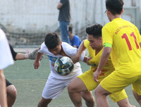 [ẢNH] Cầu thủ THPT Kim Liên bật khóc sau trận thua trước trường Vân Tảo