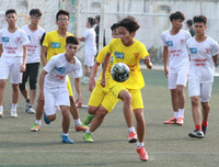 [ẢNH] Cầu thủ THPT Kim Liên bật khóc sau trận thua trước trường Vân Tảo