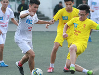 [ẢNH] Cầu thủ THPT Kim Liên bật khóc sau trận thua trước trường Vân Tảo