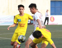 [ẢNH] Cầu thủ THPT Kim Liên bật khóc sau trận thua trước trường Vân Tảo