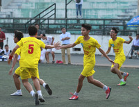 [ẢNH] Cầu thủ THPT Kim Liên bật khóc sau trận thua trước trường Vân Tảo