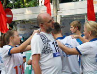 [ẢNH] Thú vị hình ảnh mẹ dắt tay con về đích giải chạy 