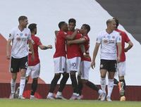 [ẢNH] Pogba và Martial đã chơi hay thế nào trong đại thắng của M.U?