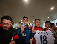 Chùm ảnh Giggs và Scholes đến Hà Nội trong sự chào đón nồng nhiệt của fan M.U
