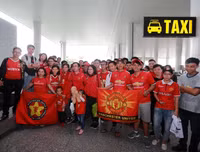 Chùm ảnh Giggs và Scholes đến Hà Nội trong sự chào đón nồng nhiệt của fan M.U