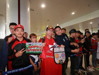 Chùm ảnh Giggs và Scholes đến Hà Nội trong sự chào đón nồng nhiệt của fan M.U