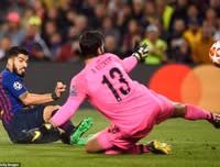 [ẢNH] Suarez ăn mừng phấn khích khi ghi bàn vào lưới đội bóng cũ Liverpool