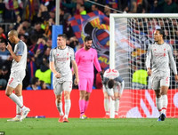 [ẢNH] Suarez ăn mừng phấn khích khi ghi bàn vào lưới đội bóng cũ Liverpool