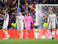 [ẢNH] Suarez ăn mừng phấn khích khi ghi bàn vào lưới đội bóng cũ Liverpool