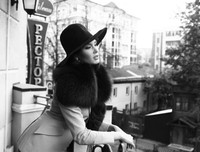 [ẢNH] Nữ danh ca xinh như mộng được săn đón ở khai mạc World Cup 2018