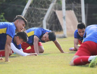 [ẢNH] Xuân Trường trở lại trong lần đầu tiên Việt Nam được tập trên một sân 