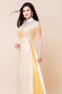 Yến Vy bất ngờ xuất hiện sau hơn 10 năm biến mất khỏi showbiz Việt