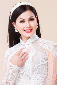 Yến Vy bất ngờ xuất hiện sau hơn 10 năm biến mất khỏi showbiz Việt