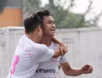 [ẢNH] Đánh bại cựu Á quân, THPT Nguyễn Bỉnh Khiêm đặt một chân vào vòng 1/16