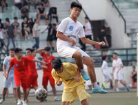 [ẢNH] Đánh bại cựu Á quân, THPT Nguyễn Bỉnh Khiêm đặt một chân vào vòng 1/16