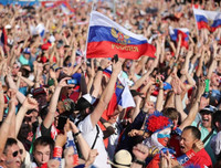 [ẢNH] CĐV xuống đường ăn mừng hoành tráng như tuyển Nga vừa vô địch thế giới