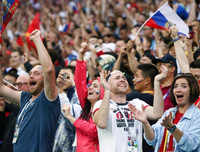 [ẢNH] CĐV xuống đường ăn mừng hoành tráng như tuyển Nga vừa vô địch thế giới