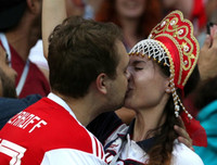 [ẢNH] CĐV xuống đường ăn mừng hoành tráng như tuyển Nga vừa vô địch thế giới