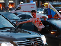 [ẢNH] CĐV xuống đường ăn mừng hoành tráng như tuyển Nga vừa vô địch thế giới