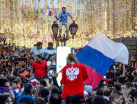 [ẢNH] CĐV xuống đường ăn mừng hoành tráng như tuyển Nga vừa vô địch thế giới