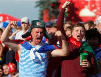 [ẢNH] CĐV xuống đường ăn mừng hoành tráng như tuyển Nga vừa vô địch thế giới