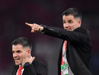 [ẢNH] Tự tin thái quá, HLV Indonesia chỉ biết ôm mặt khi thua đậm Thái Lan