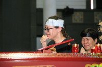 Nghệ sĩ xúc động rơi nước mắt tiễn đưa NSƯT Hoàng Yến