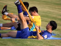 [ẢNH] Thiếu nửa đội hình, thầy Park xếp thủ môn Văn Lâm đá đối kháng