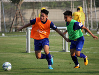 [ẢNH] Đáng yêu hình ảnh Công Phượng kéo ô che cho đồng đội nghỉ ngơi