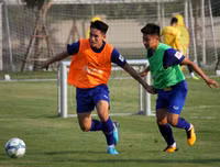 [ẢNH] Thiếu nửa đội hình, thầy Park xếp thủ môn Văn Lâm đá đối kháng